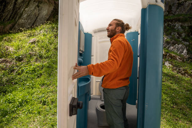 Best Porta potty delivery and setup  in St Charles, MN